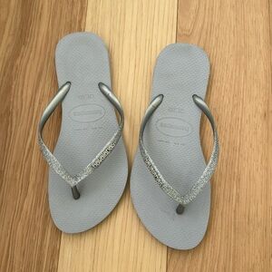 Havaianas silver flip flops, 39-40